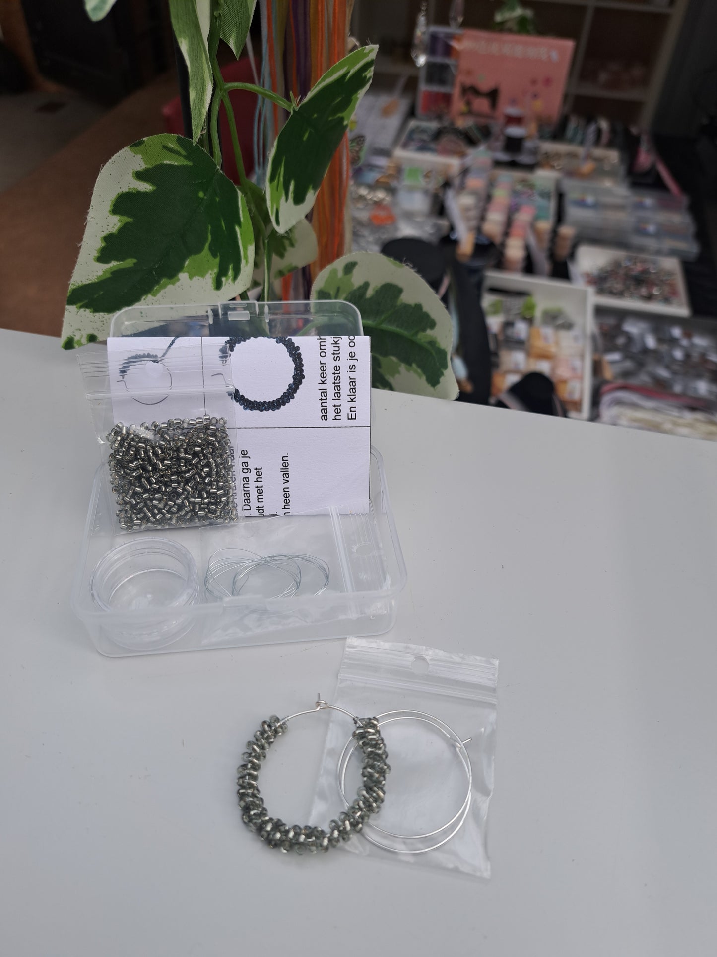 DIY oorbellen grijs zilverfolie 5ID290